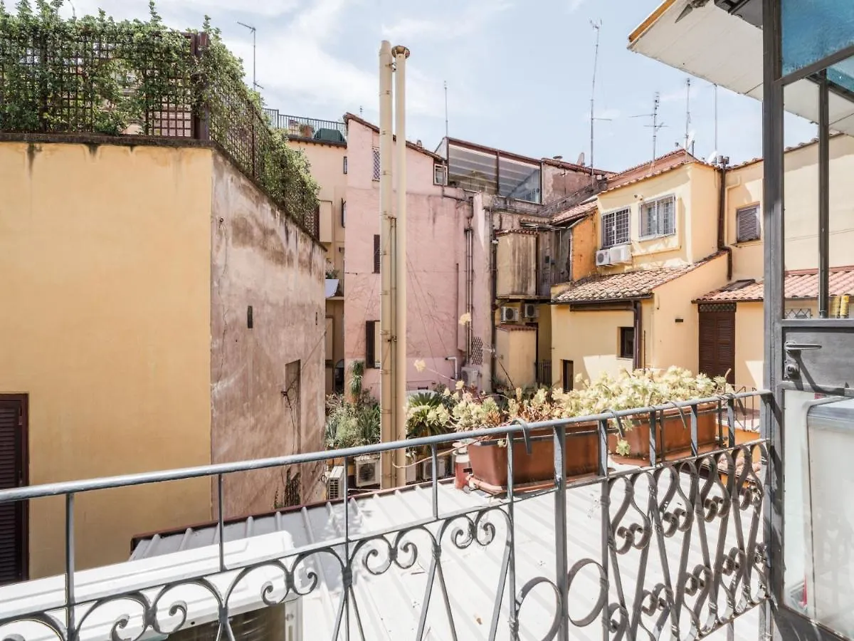 The Best Rent - Two-Bedroom Apartment With Terrace Near Trevi Fountain Rzym 0*,  Włochy