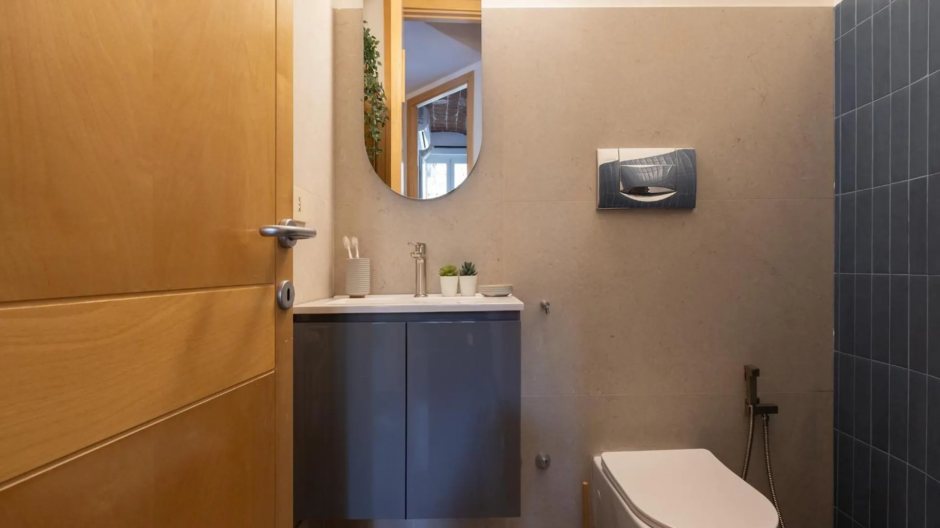 The Best Rent - Two-Bedroom Apartment With Terrace Near Trevi Fountain Rzym Włochy