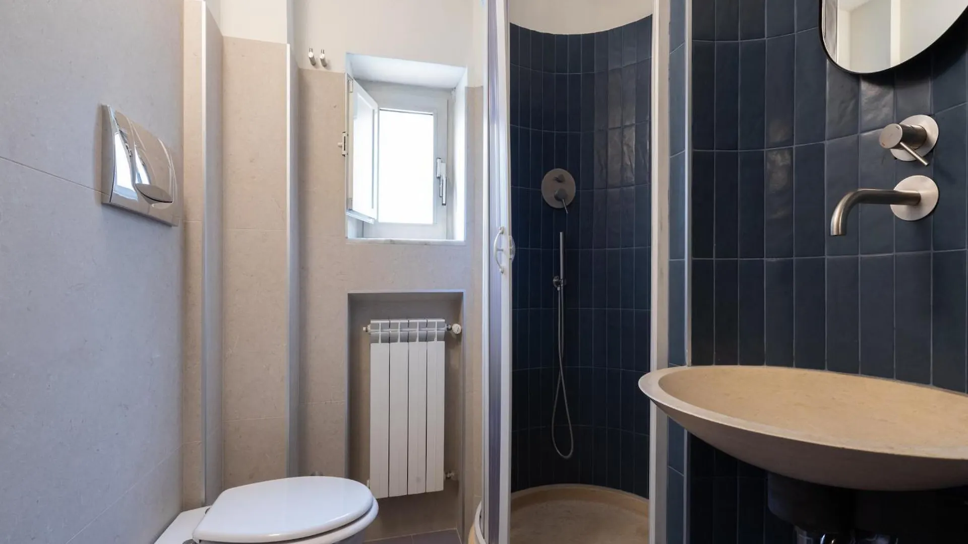 The Best Rent - Two-Bedroom Apartment With Terrace Near Trevi Fountain Rzym 0*,  Włochy