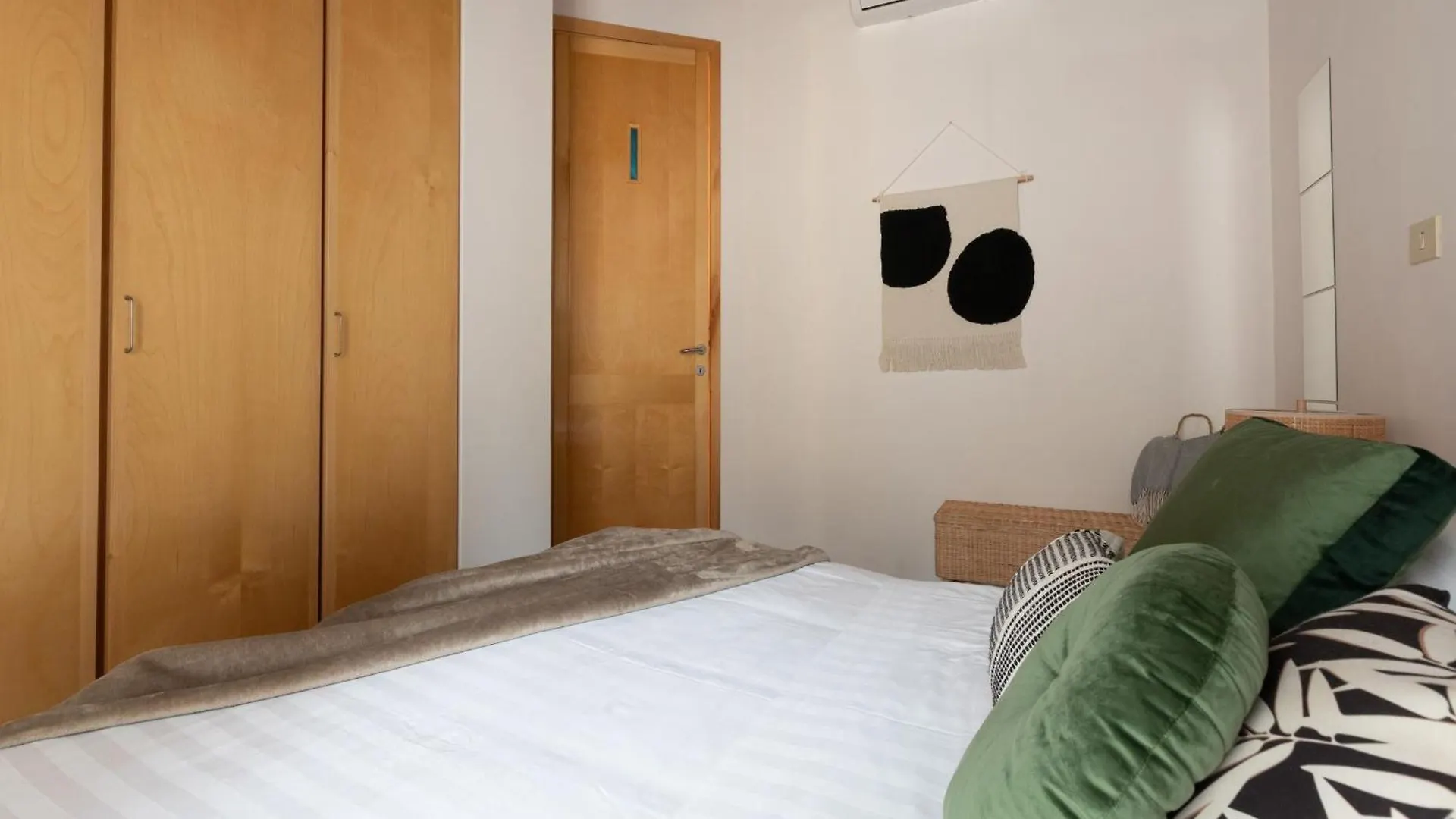 The Best Rent - Two-Bedroom Apartment With Terrace Near Trevi Fountain Rzym Włochy