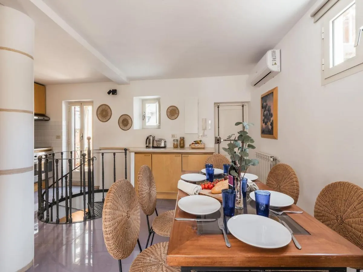 The Best Rent - Two-Bedroom Apartment With Terrace Near Trevi Fountain Rom
